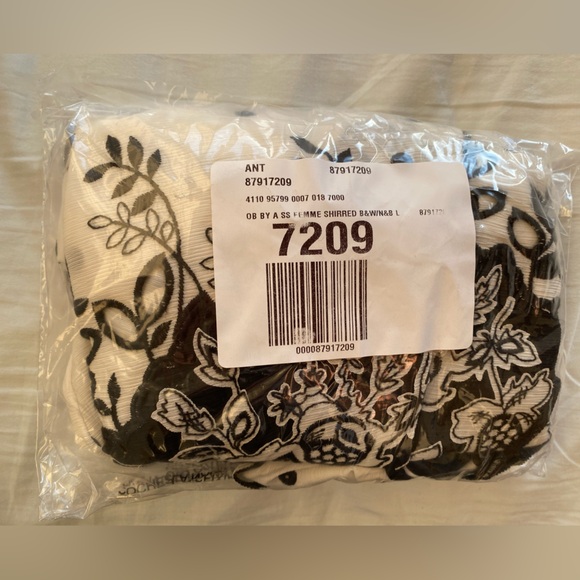 NWT Tie-Back Short Sleeves Shirred Top - Picture 5 of 6